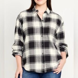 Old Navy Black Buffalo flannel shirt. Size Medium